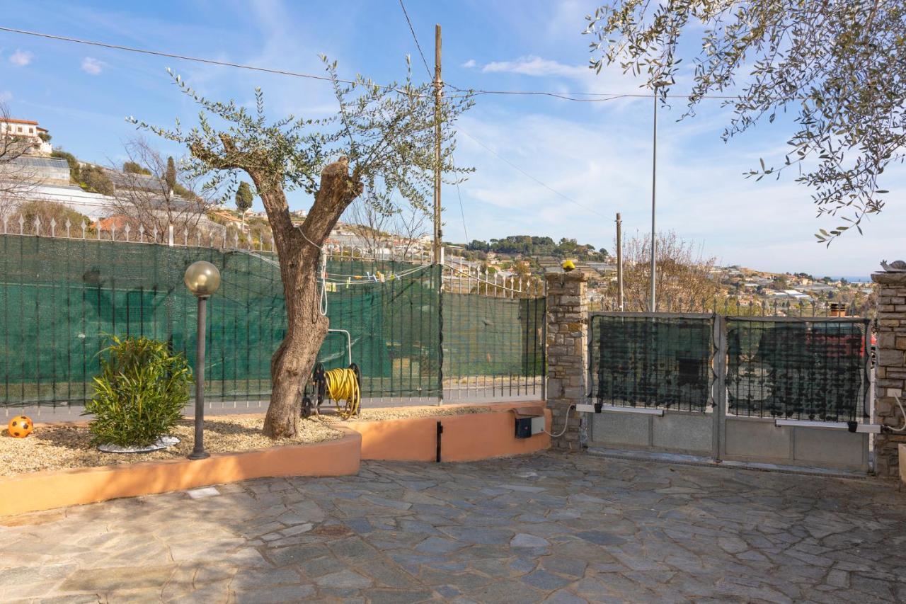 Leto'S Apartment In Sanremo - Parking & Garden Exterior photo